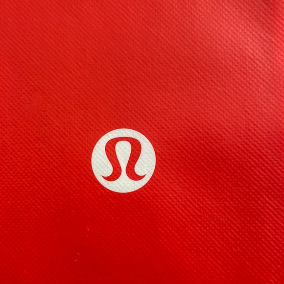 Lululemon set of two large and small shopping bags - Picture 6 of 6